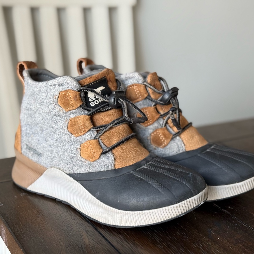 Sorel Kids' Grey and Brown Boots